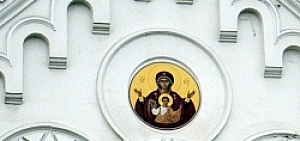 В Ярославле  на Знаменском храме установлена икона Божией Матери