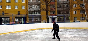 В Ярославле начали действовать первые хоккейные корты