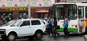 Водители в Ярославле продолжают парковаться как попало