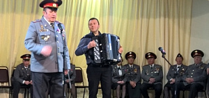 В Ярославле ветераны милиции спели в геронтологическом центре