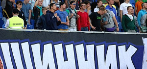 Футболисты и тренеры «Шинника» оставили послание фанатам прямо на трибуне стадиона