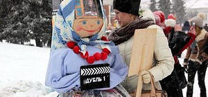 В Ярославле начали устанавливать масленичные куклы
