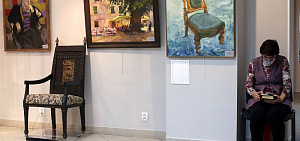 В Городском выставочном зале Ярославля показали… стулья