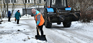 В Ярославле расчищают основные магистрали и тротуары
