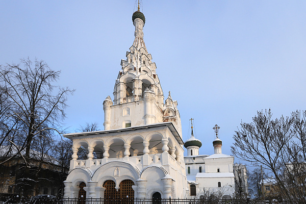 Храм в сердце  древнего  города