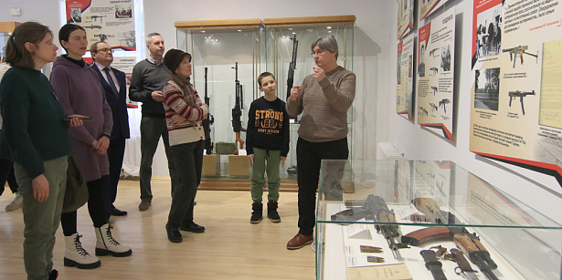 Ярославцы увидели выставку «Легендарный Калашников»