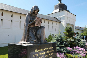 В Ярославле открыли памятник женам всех солдат и офицеров, ждущим своих мужей с боевого задания