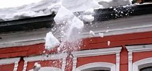Ярославцев предупреждают об опасности схода снега с крыш